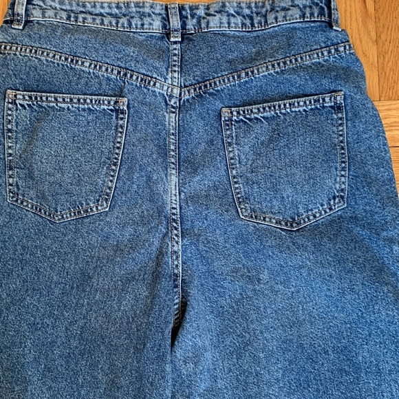 Brand NEW Ripped Knee Jeans - Picture 7 of 9